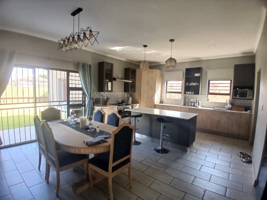 4 Bedroom Property for Sale in Waverley Gauteng