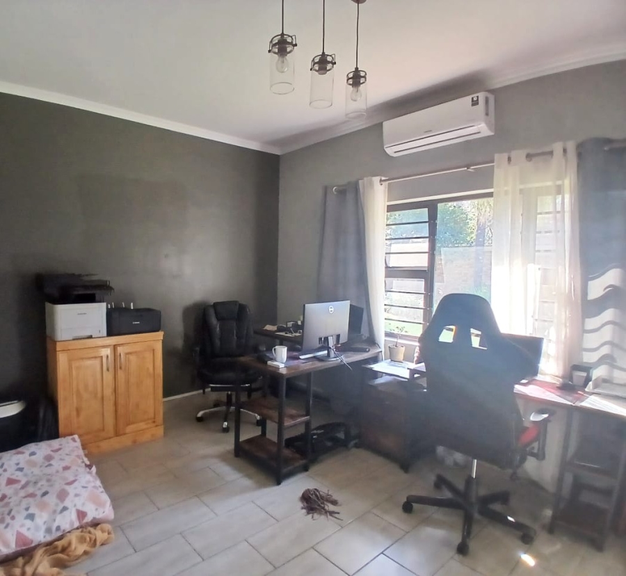 4 Bedroom Property for Sale in Waverley Gauteng