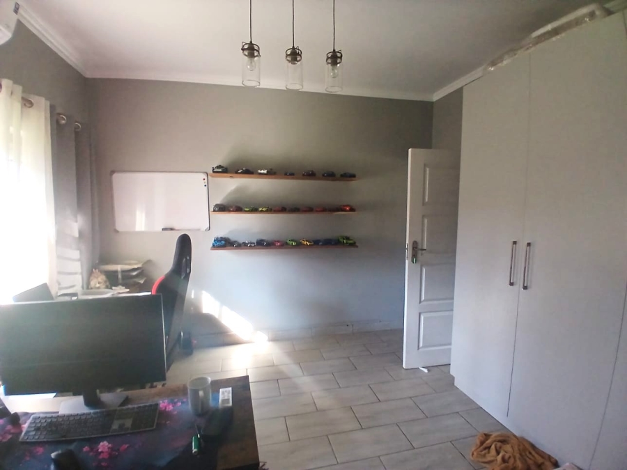 4 Bedroom Property for Sale in Waverley Gauteng