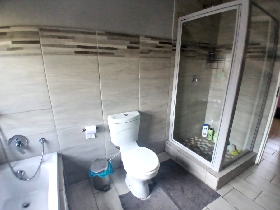 4 Bedroom Property for Sale in Waverley Gauteng