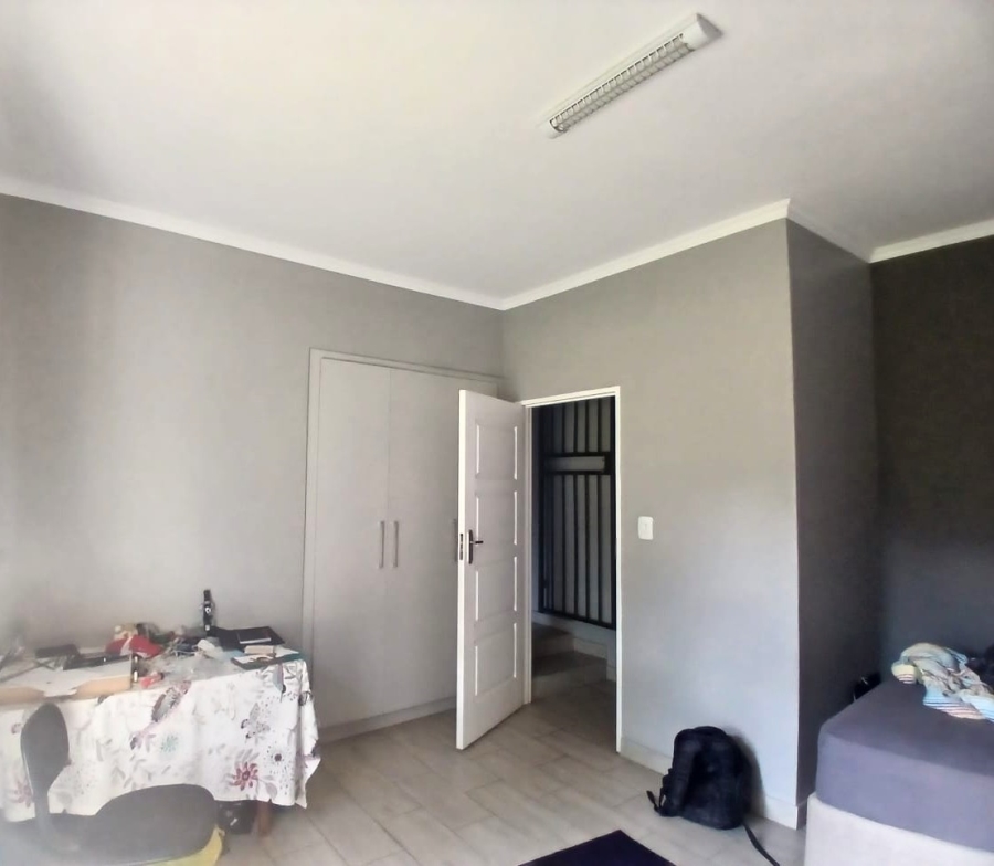 4 Bedroom Property for Sale in Waverley Gauteng