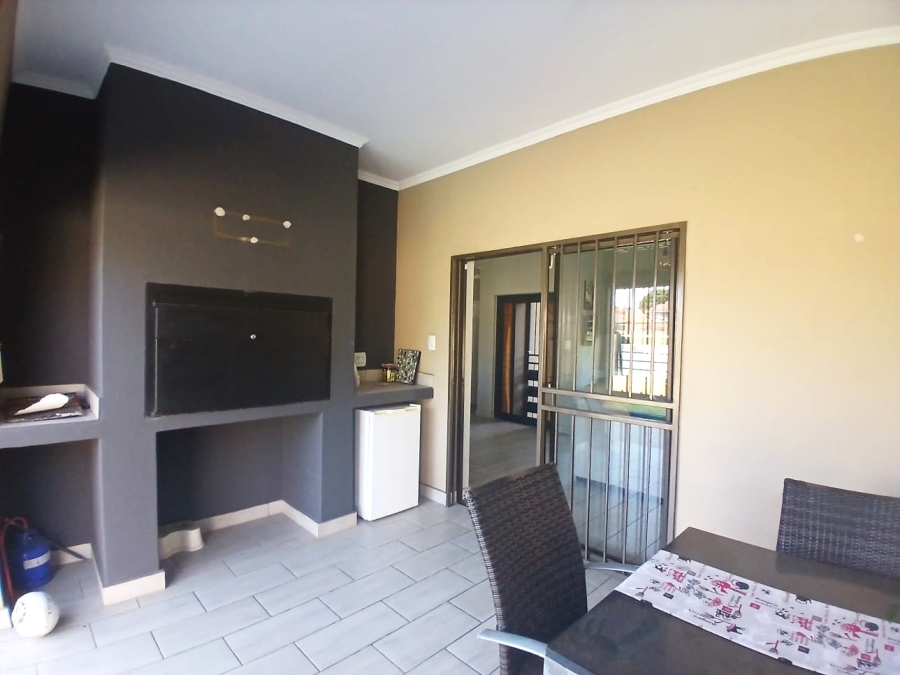 4 Bedroom Property for Sale in Waverley Gauteng