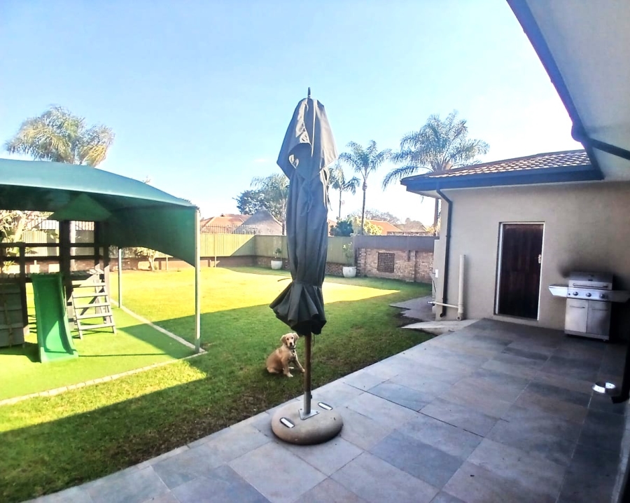 4 Bedroom Property for Sale in Waverley Gauteng