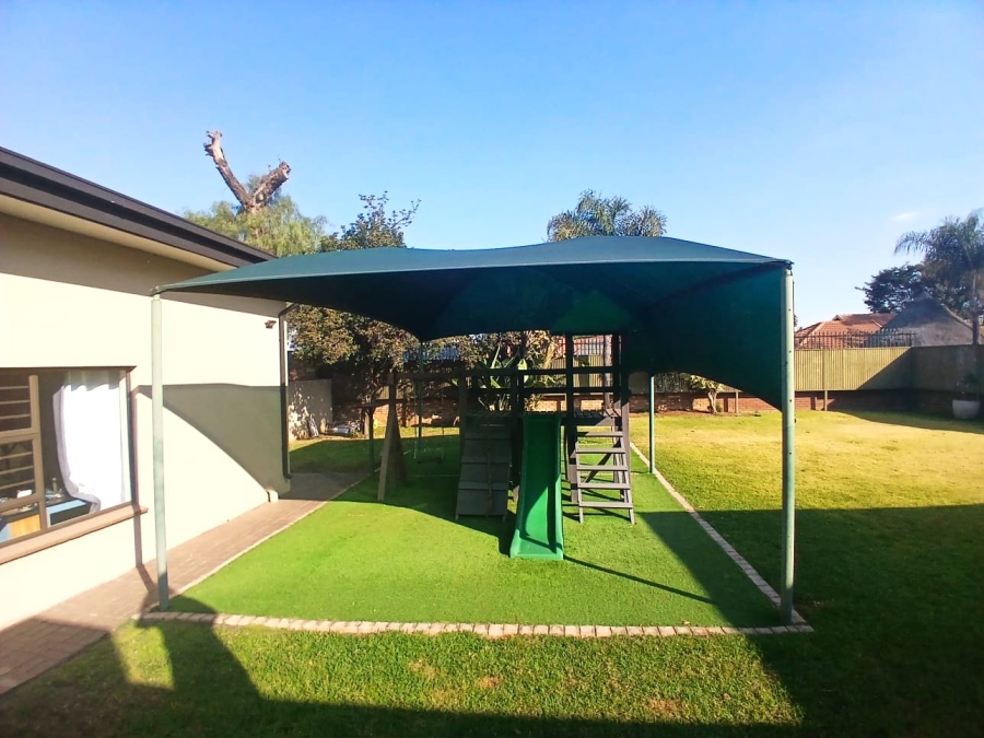 4 Bedroom Property for Sale in Waverley Gauteng