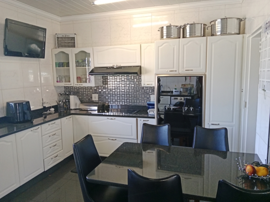 4 Bedroom Property for Sale in Lombardy East Gauteng