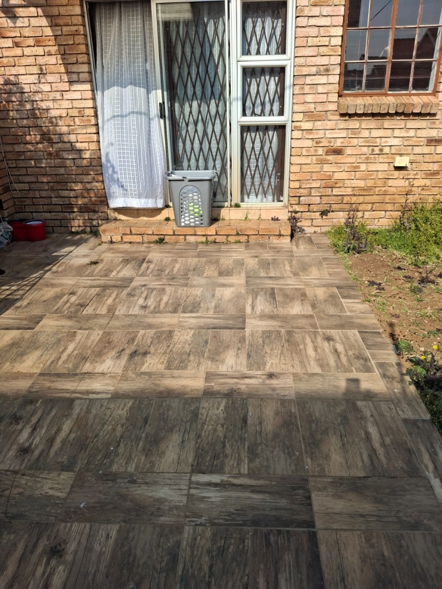 2 Bedroom Property for Sale in Eike Park Gauteng