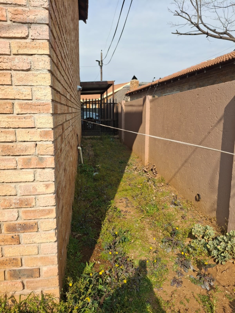 2 Bedroom Property for Sale in Eike Park Gauteng