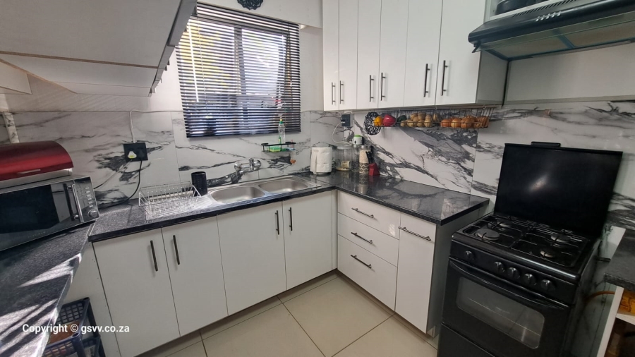 3 Bedroom Property for Sale in Mountain View Gauteng