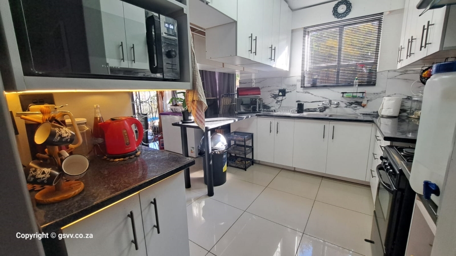 3 Bedroom Property for Sale in Mountain View Gauteng