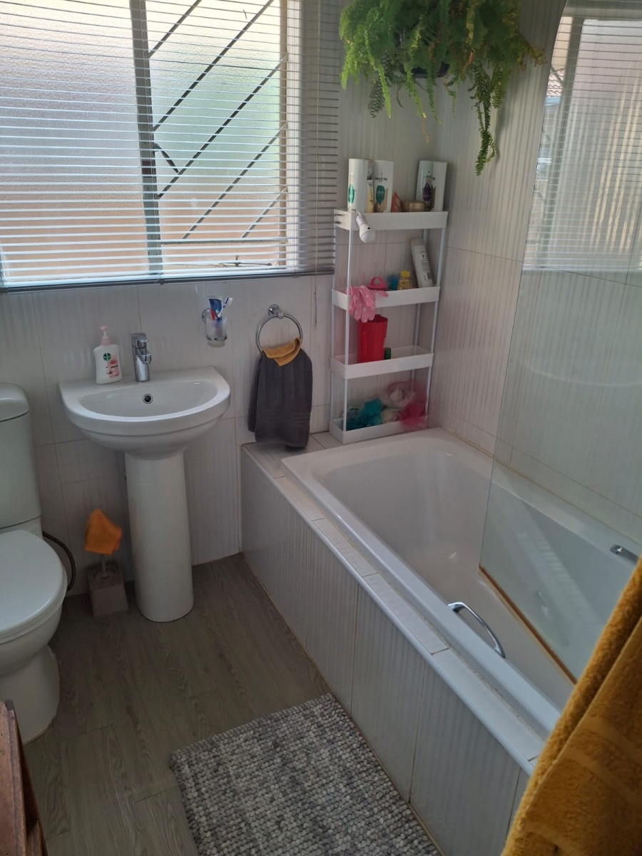 4 Bedroom Property for Sale in Eike Park Gauteng