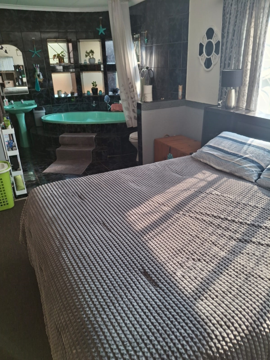 4 Bedroom Property for Sale in Eike Park Gauteng