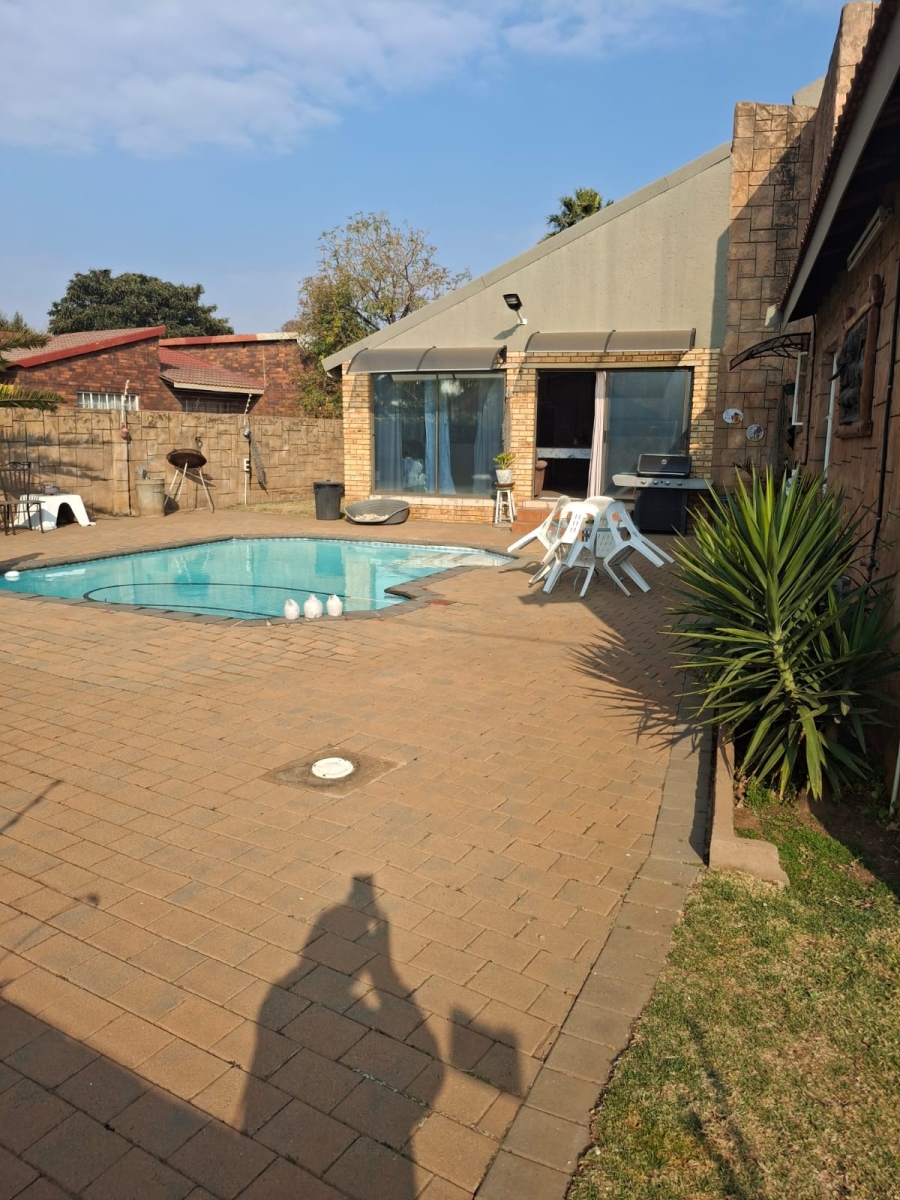 4 Bedroom Property for Sale in Eike Park Gauteng