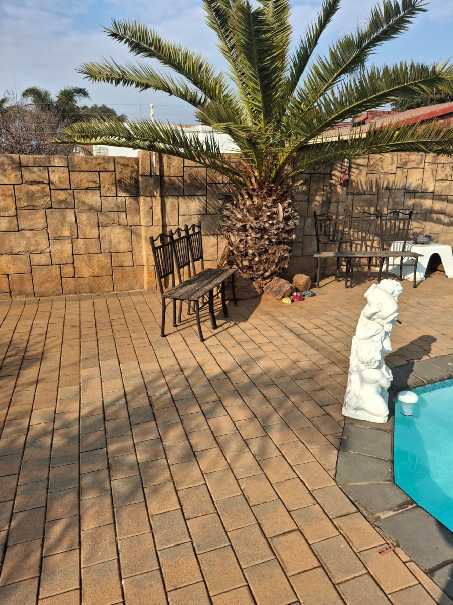 4 Bedroom Property for Sale in Eike Park Gauteng