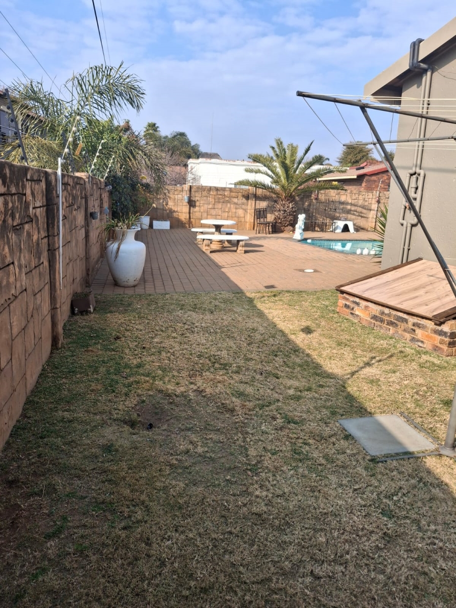 4 Bedroom Property for Sale in Eike Park Gauteng