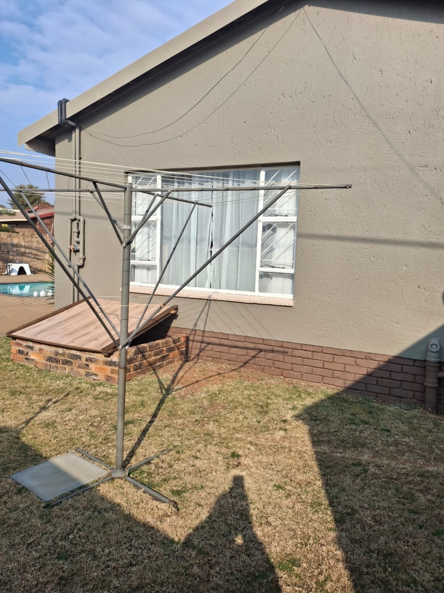 4 Bedroom Property for Sale in Eike Park Gauteng