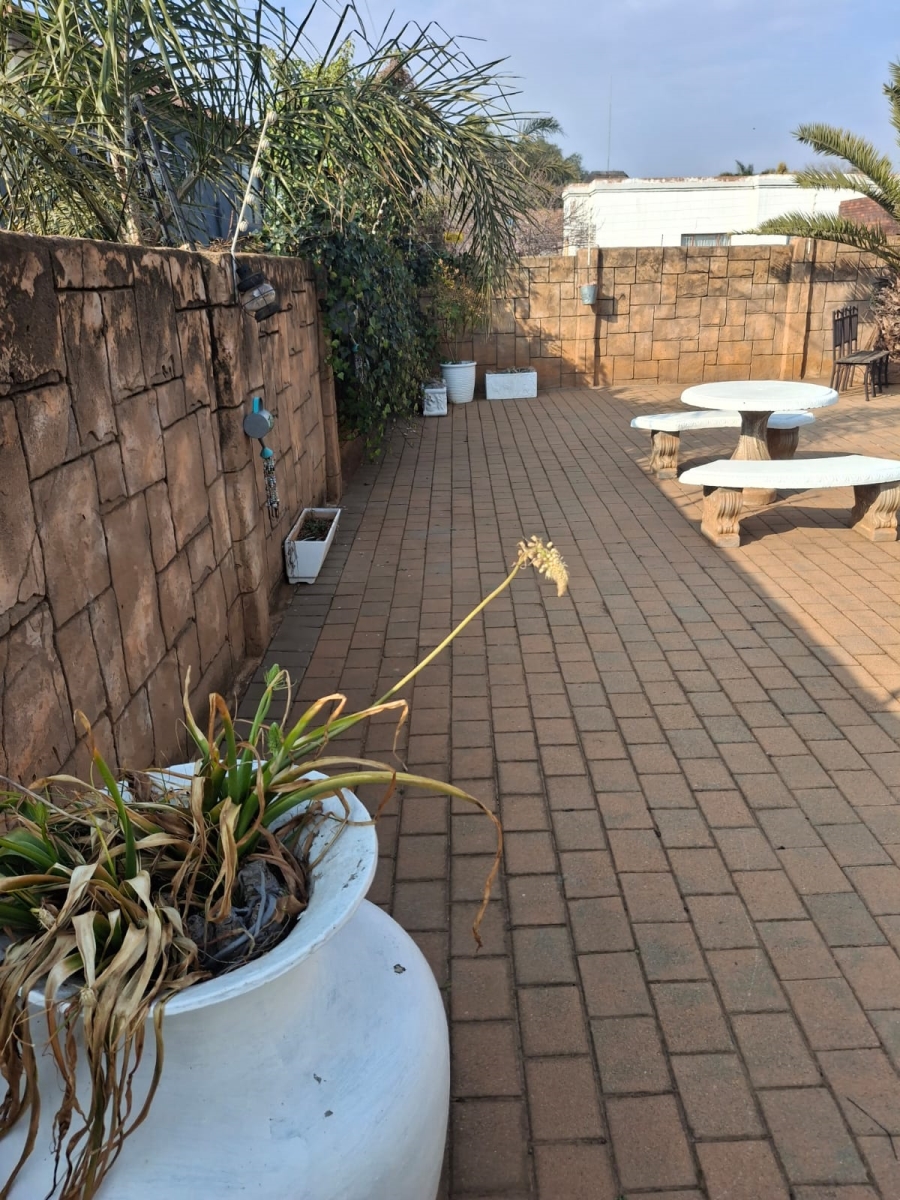 4 Bedroom Property for Sale in Eike Park Gauteng