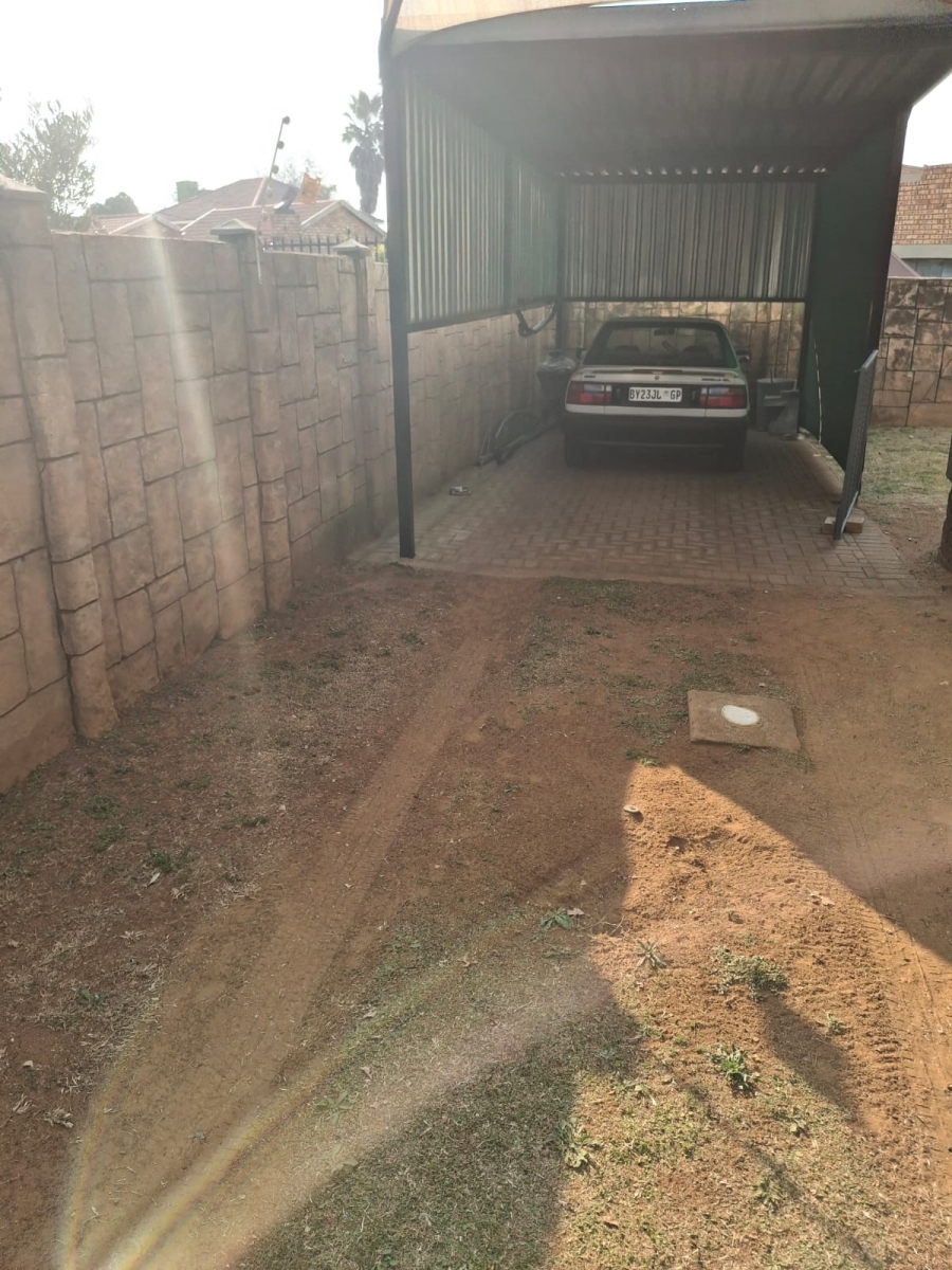 4 Bedroom Property for Sale in Eike Park Gauteng