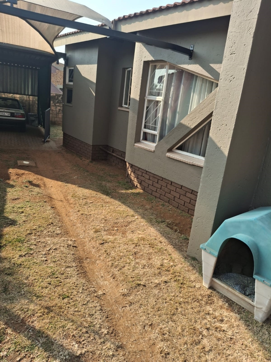 4 Bedroom Property for Sale in Eike Park Gauteng