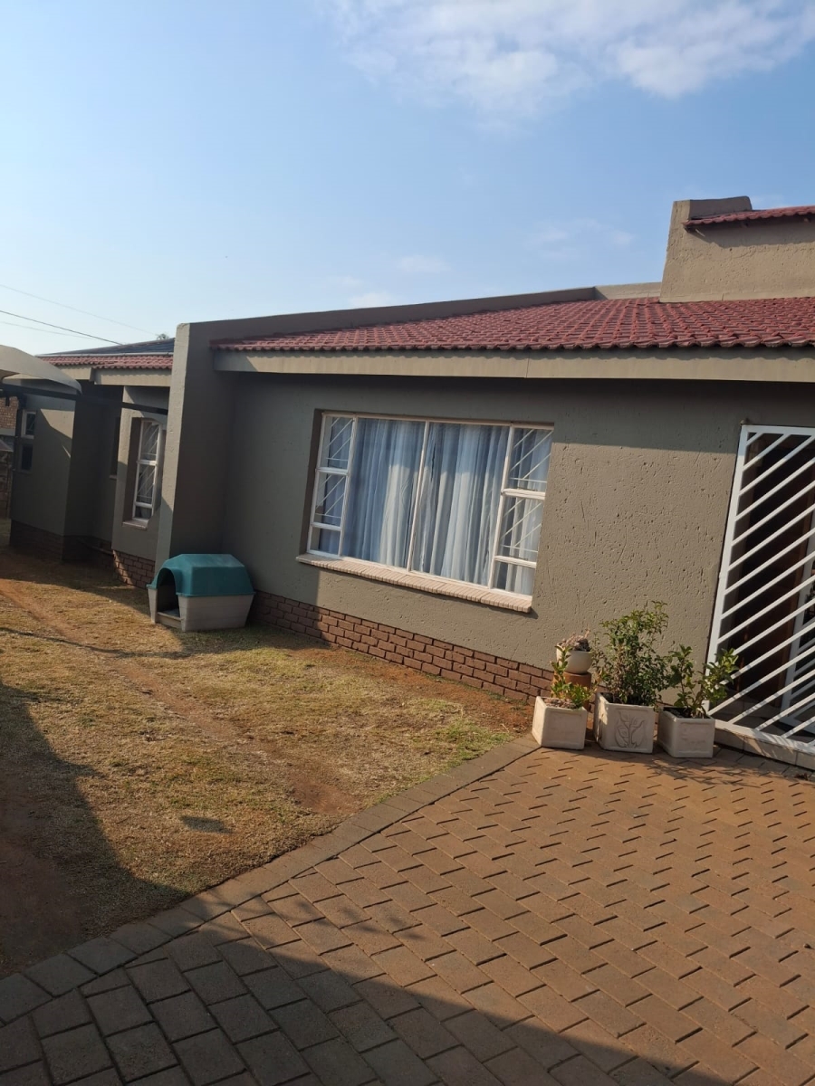 4 Bedroom Property for Sale in Eike Park Gauteng