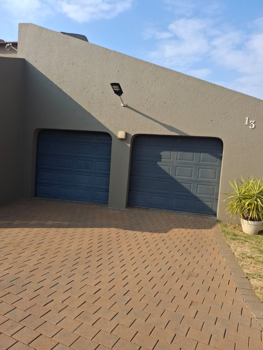4 Bedroom Property for Sale in Eike Park Gauteng