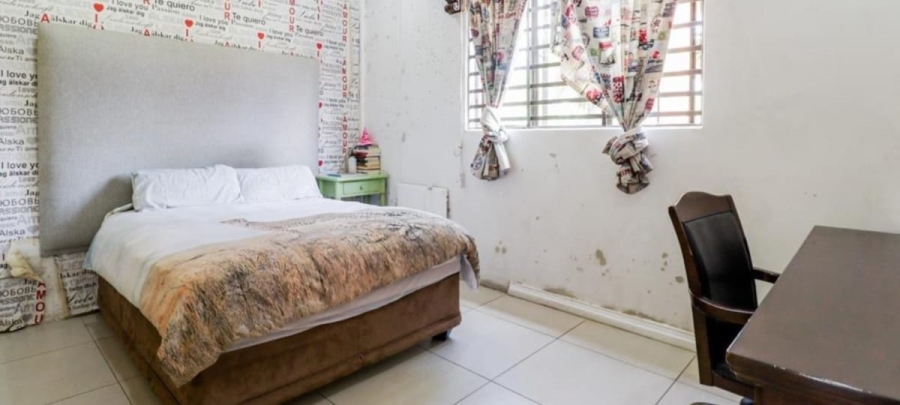 6 Bedroom Property for Sale in Glen Austin Gauteng
