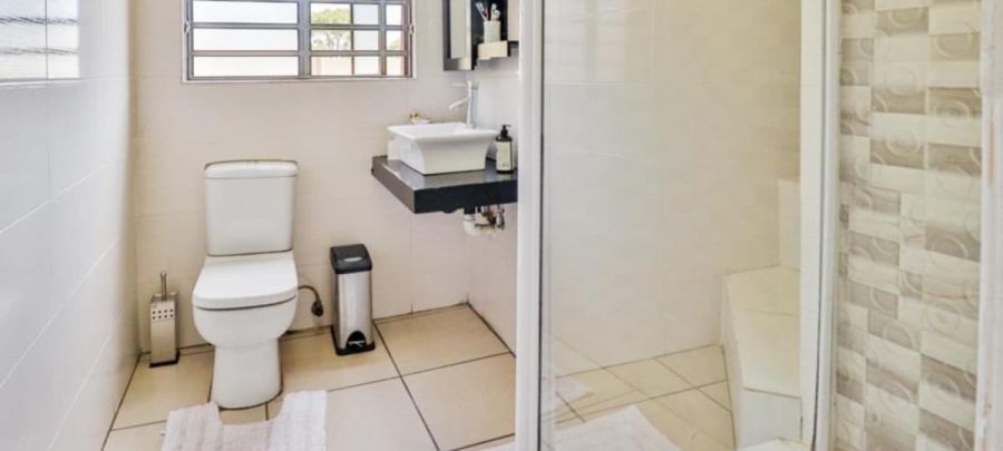 6 Bedroom Property for Sale in Glen Austin Gauteng