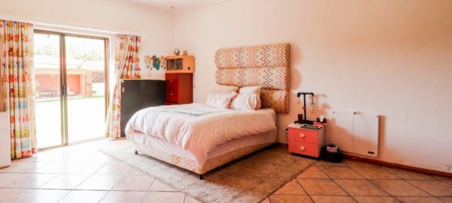 6 Bedroom Property for Sale in Glen Austin Gauteng