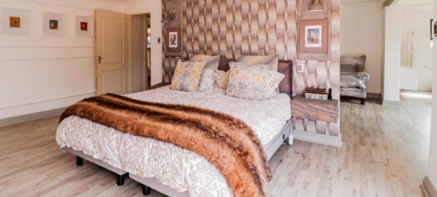 6 Bedroom Property for Sale in Glen Austin Gauteng