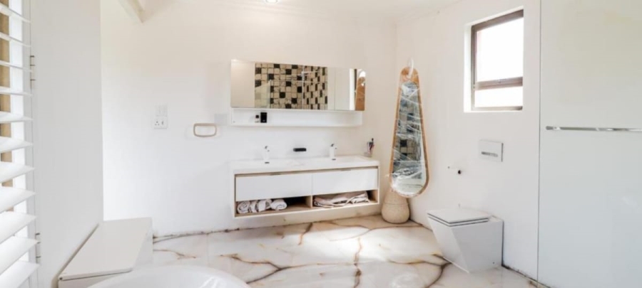 6 Bedroom Property for Sale in Glen Austin Gauteng