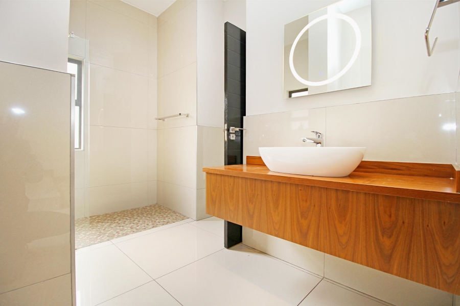 To Let 5 Bedroom Property for Rent in Waterfall Country Estate Gauteng