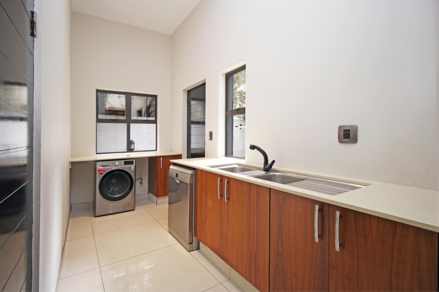 To Let 5 Bedroom Property for Rent in Waterfall Country Estate Gauteng