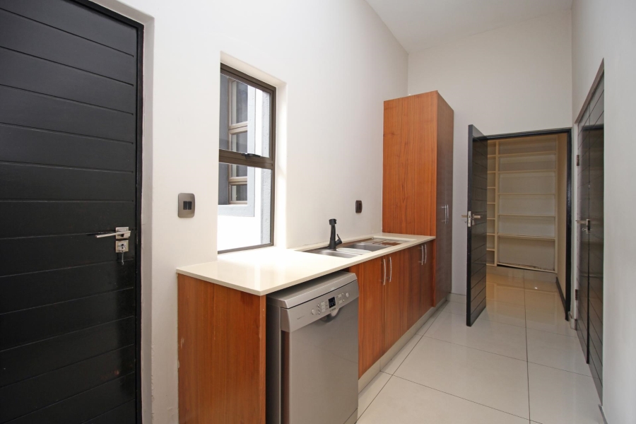 To Let 5 Bedroom Property for Rent in Waterfall Country Estate Gauteng