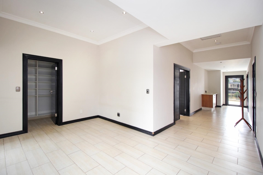 To Let 5 Bedroom Property for Rent in Waterfall Country Estate Gauteng