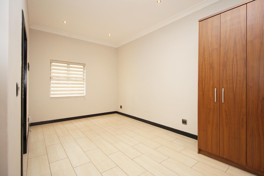 To Let 5 Bedroom Property for Rent in Waterfall Country Estate Gauteng