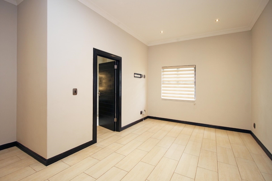 To Let 5 Bedroom Property for Rent in Waterfall Country Estate Gauteng