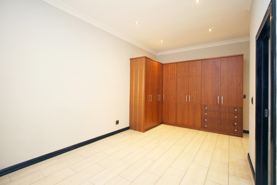 To Let 5 Bedroom Property for Rent in Waterfall Country Estate Gauteng