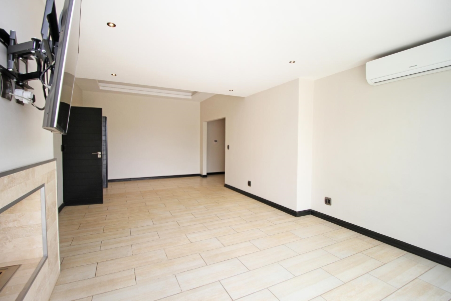 To Let 5 Bedroom Property for Rent in Waterfall Country Estate Gauteng