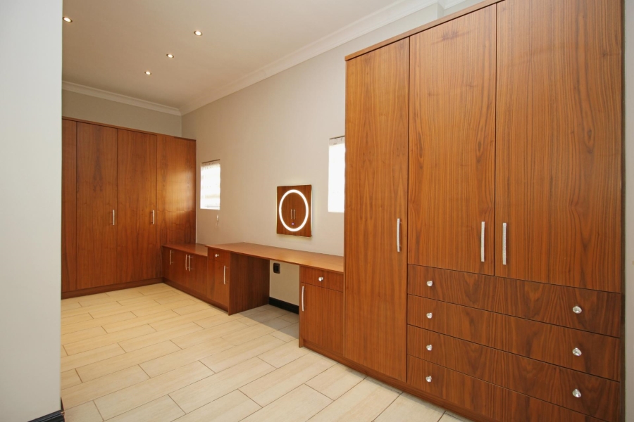 To Let 5 Bedroom Property for Rent in Waterfall Country Estate Gauteng