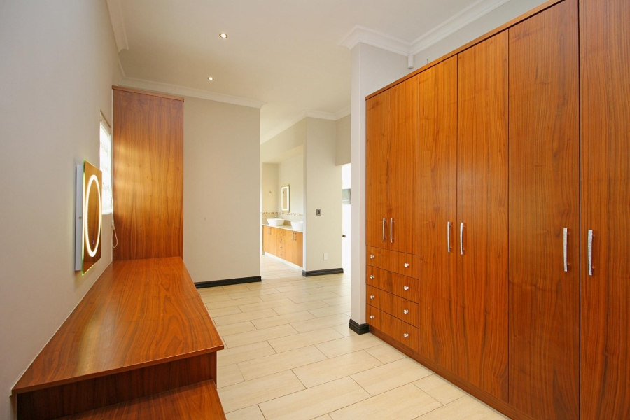To Let 5 Bedroom Property for Rent in Waterfall Country Estate Gauteng