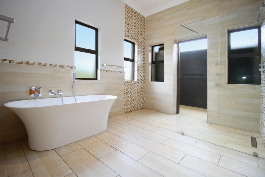 To Let 5 Bedroom Property for Rent in Waterfall Country Estate Gauteng