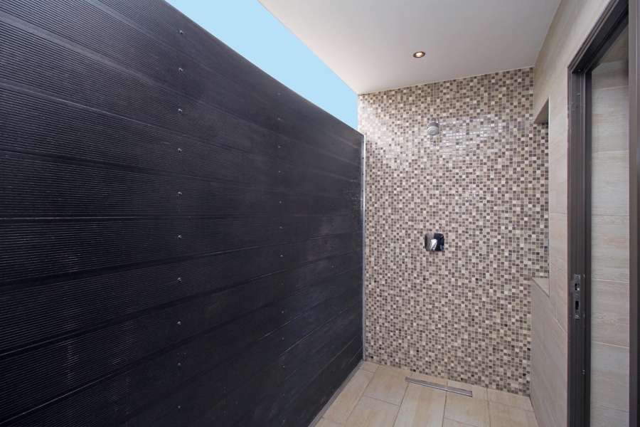 To Let 5 Bedroom Property for Rent in Waterfall Country Estate Gauteng