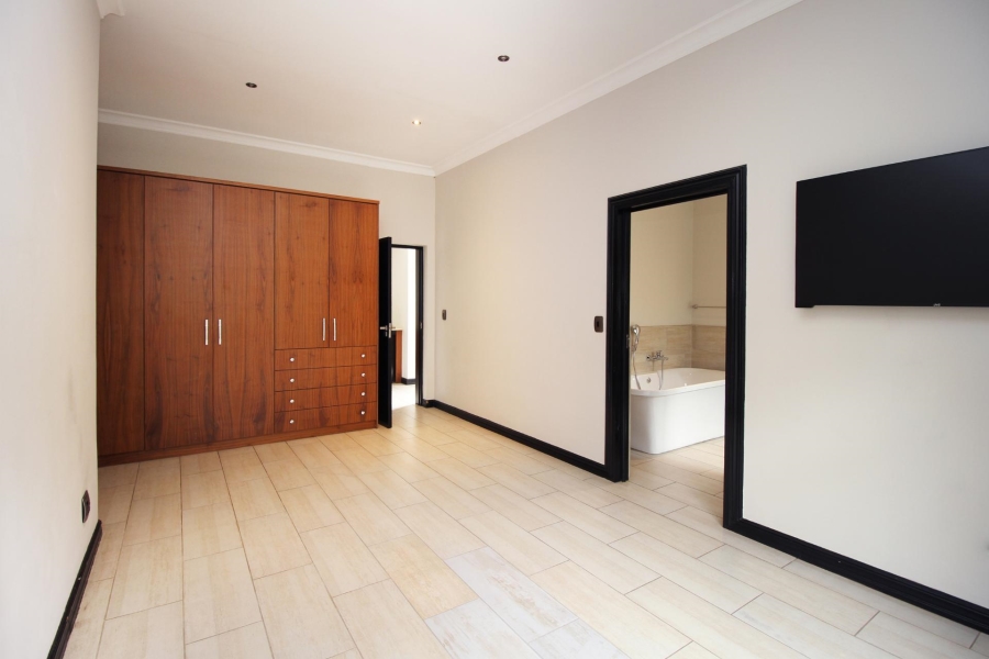 To Let 5 Bedroom Property for Rent in Waterfall Country Estate Gauteng