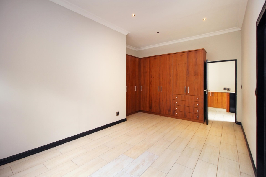 To Let 5 Bedroom Property for Rent in Waterfall Country Estate Gauteng
