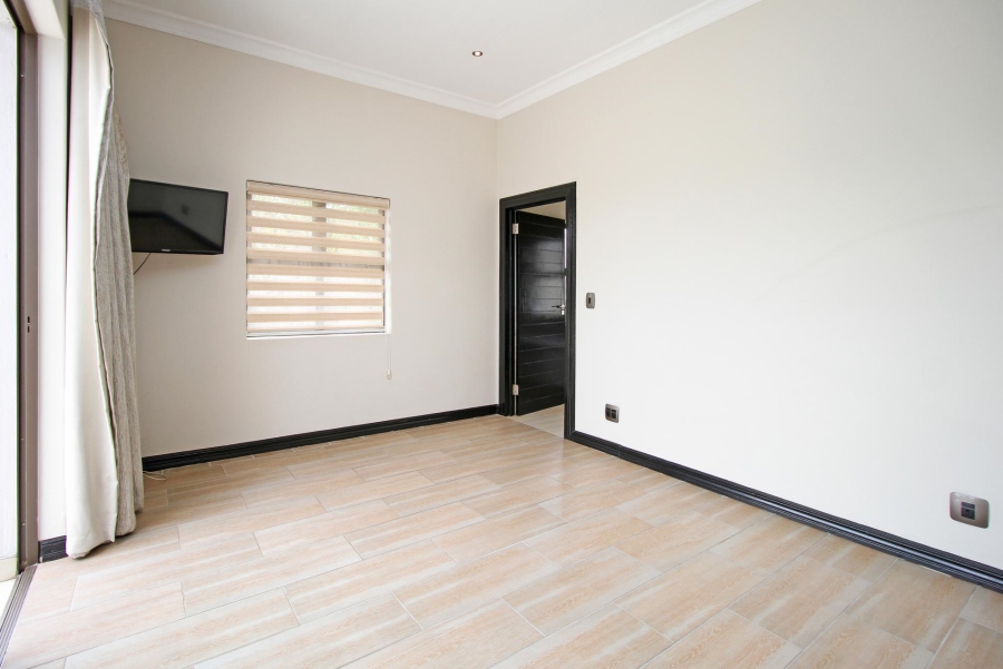 To Let 5 Bedroom Property for Rent in Waterfall Country Estate Gauteng