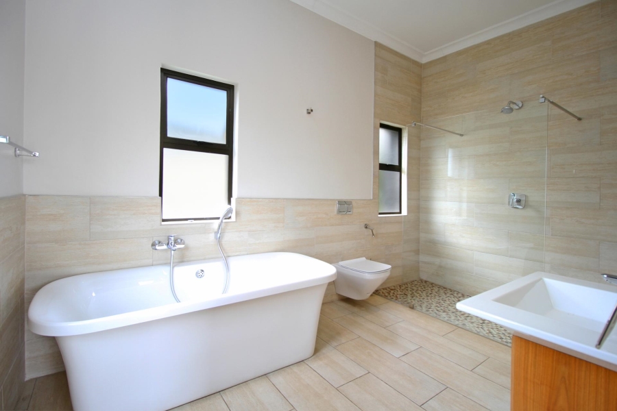 To Let 5 Bedroom Property for Rent in Waterfall Country Estate Gauteng
