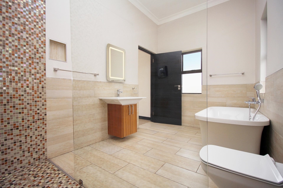 To Let 5 Bedroom Property for Rent in Waterfall Country Estate Gauteng