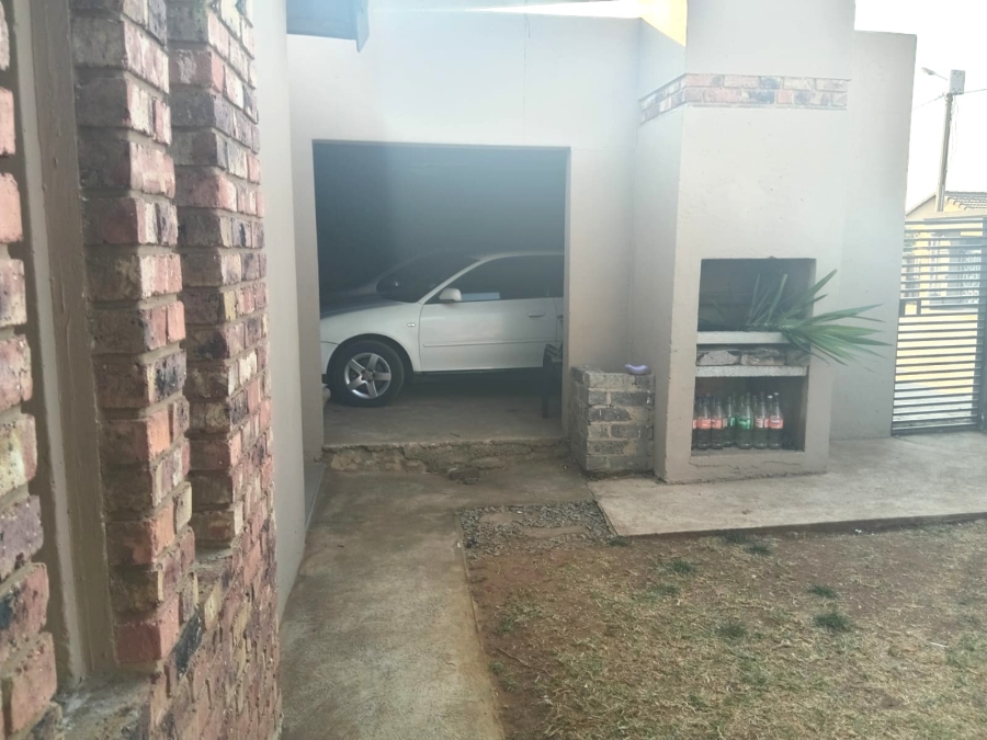4 Bedroom Property for Sale in Windmill Park Gauteng