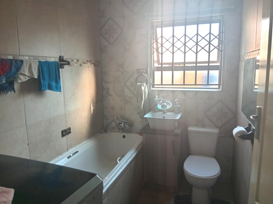 4 Bedroom Property for Sale in Windmill Park Gauteng