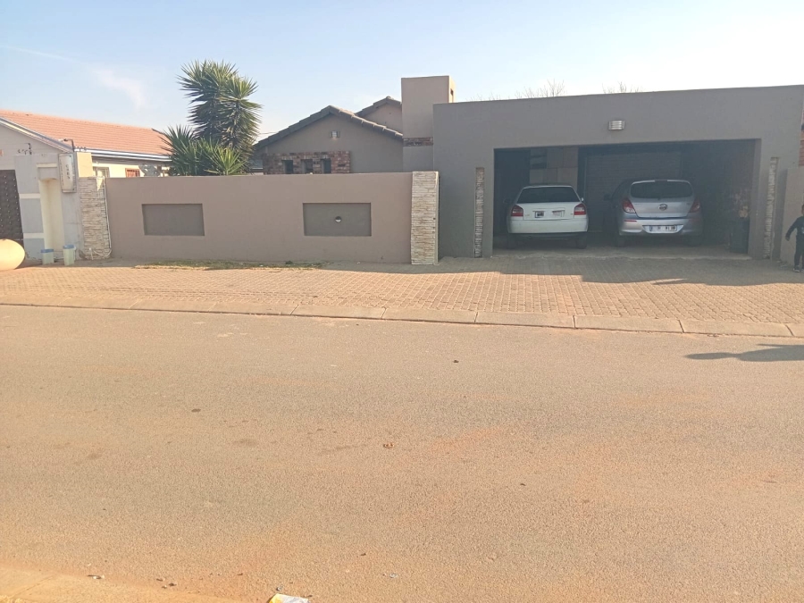 4 Bedroom Property for Sale in Windmill Park Gauteng