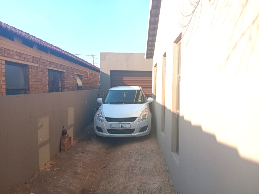 4 Bedroom Property for Sale in Windmill Park Gauteng